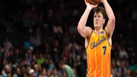 粤港足球传承：四十五载辉煌篇章，精神根基深厚悠久。